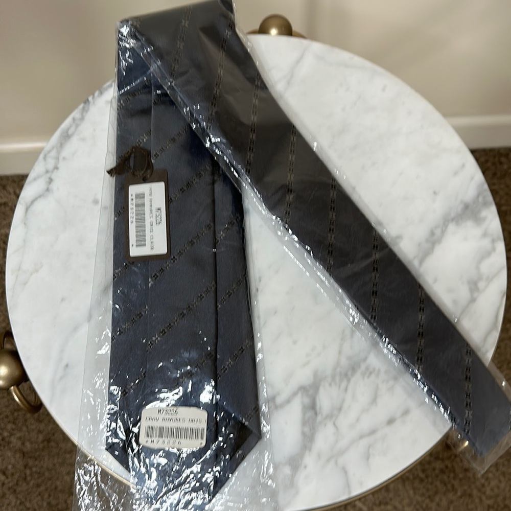 NWT Louis Vuitton Men’s Gray Silk Tie
